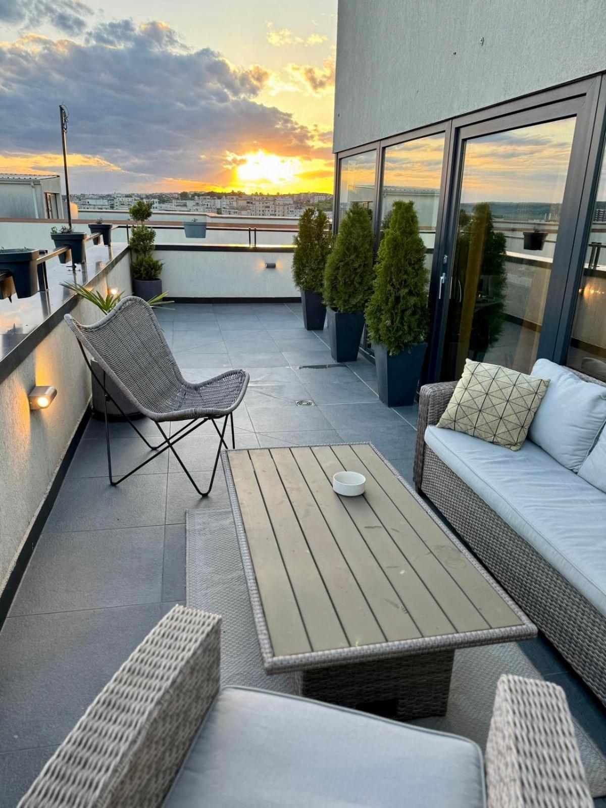 Penthouse Exclusive View , Iasiアパートメント エクステリア 写真